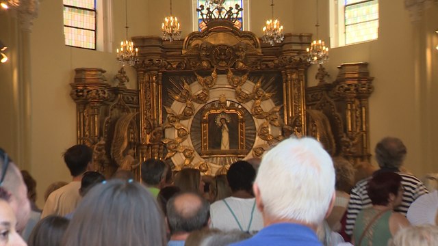 Madrileños celebran la fiesta de La Paloma