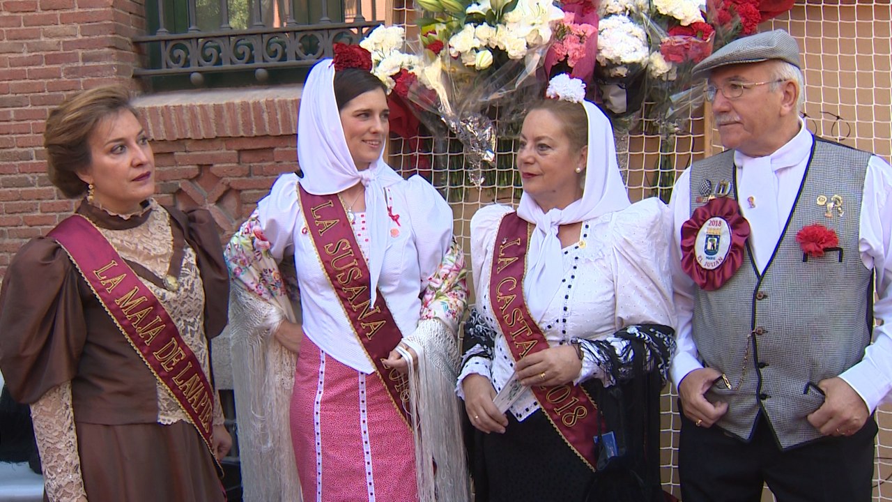 Madrileños se visten de chulapos para celebrar La Paloma