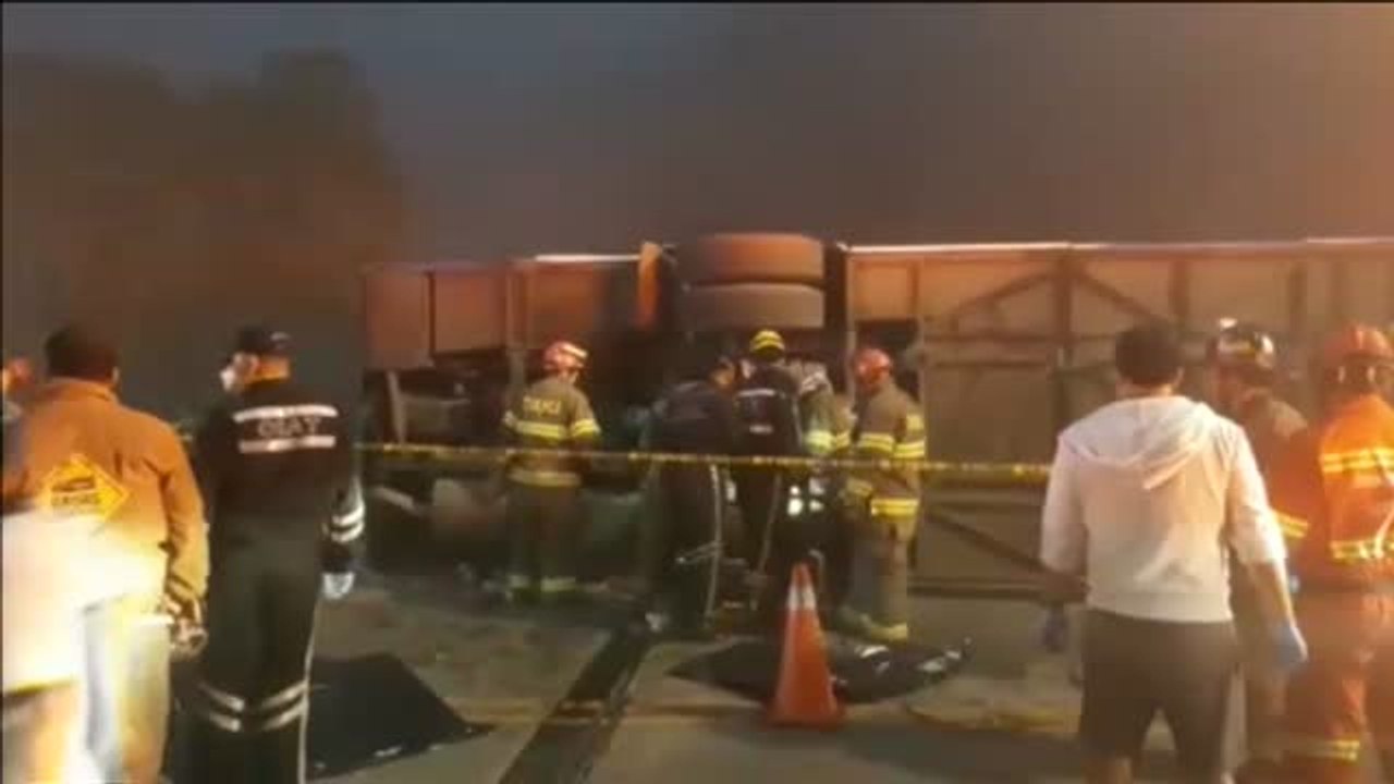 Al menos 12 muertos y 30 heridos en un accidente de autobús en Ecuador
