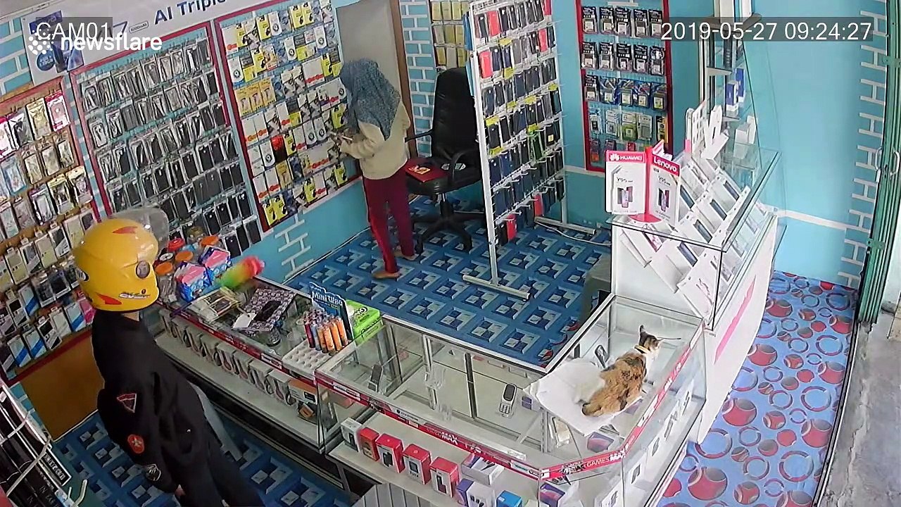 Incompetent Indonesian thief leaves his ID in a shop he robbed