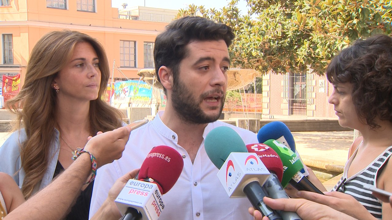 Zafra asegura que la proliferación de manteros es insostenible