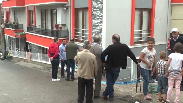 Sağanak nedeniyle istinat duvarı çöktü