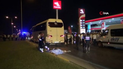 Kırmızı ışıkta geçen tur otobüsü motosiklet sürücüsünü ezdi: 1 ölü