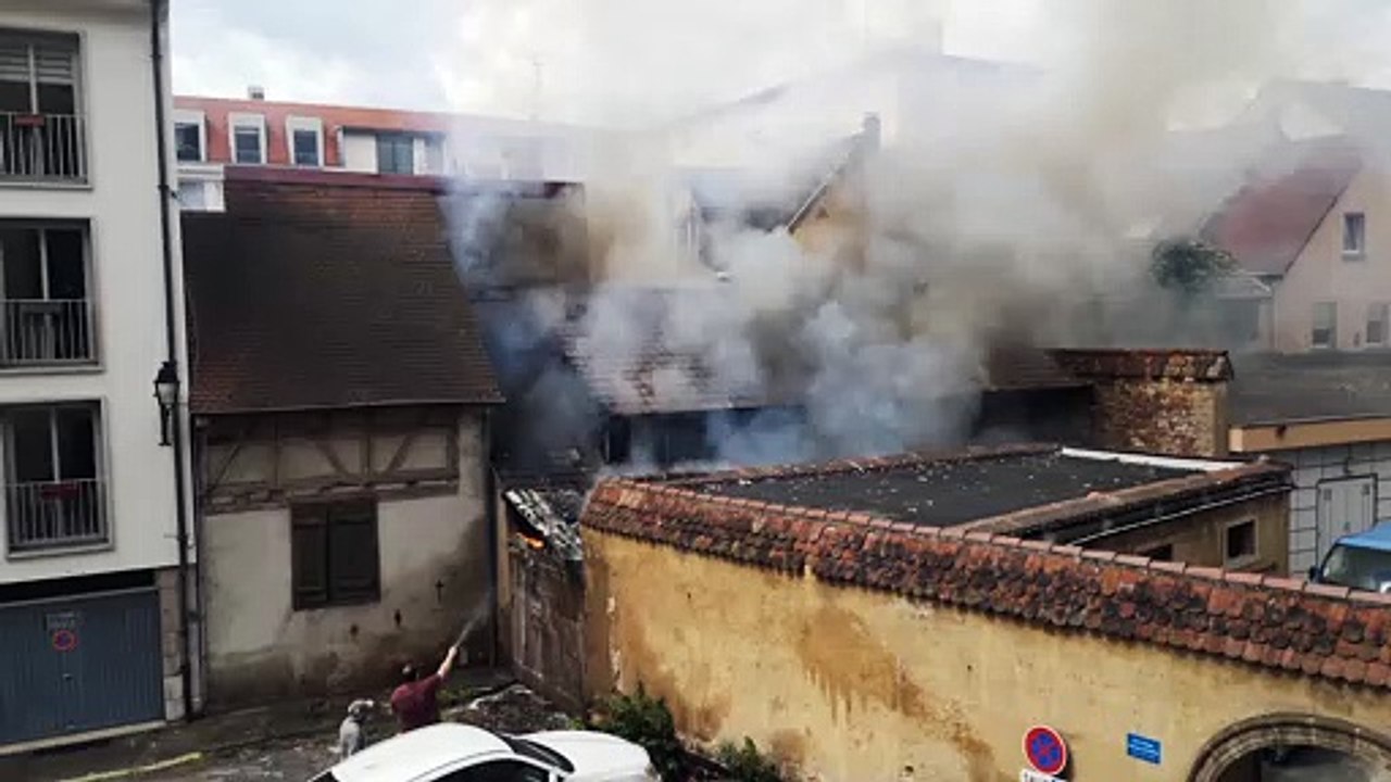 DNA - Feu dans un garage abandonné place Sainte-Catherine, au centre de Colmar