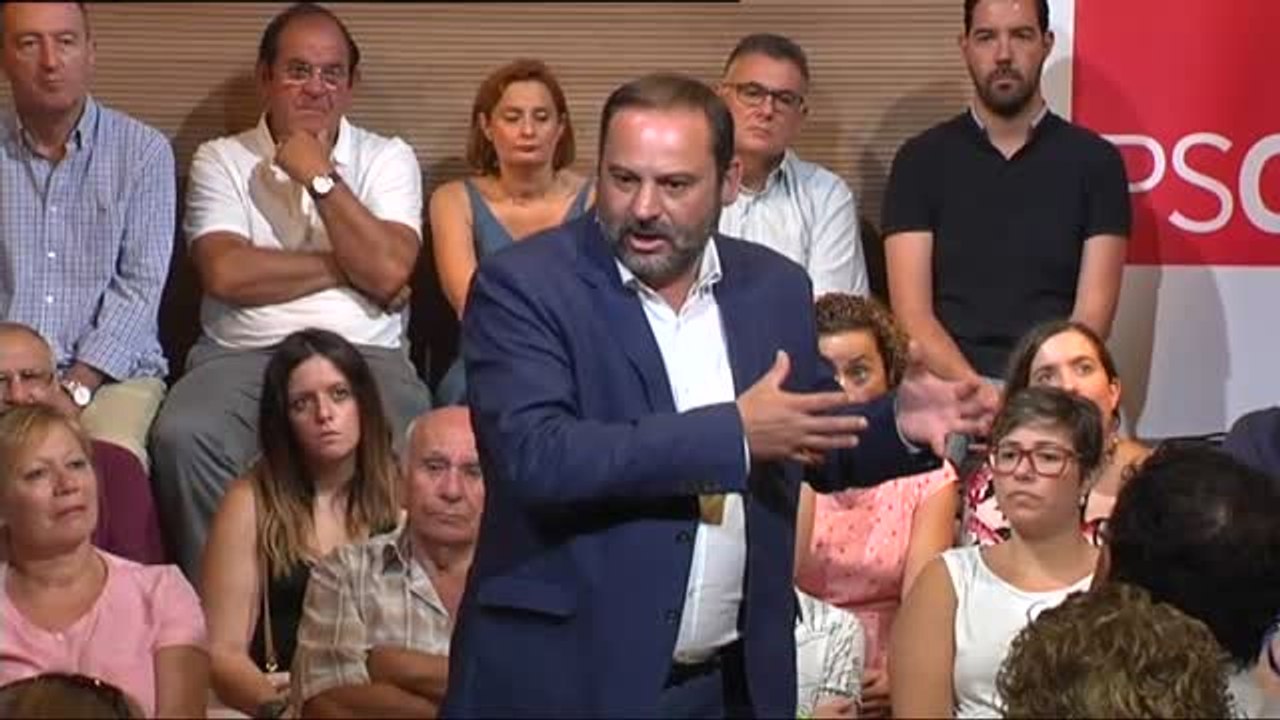 Ábalos califica de "desesperado" el viraje a la extrema derecha del PP y Ciudadanos