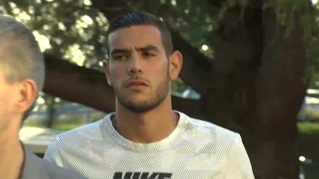 Theo Hernández pasa el reconocimiento médico con la Real Sociedad