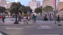 Los manteros de Barcelona aseguran que se defendieron de la agresión de unos turistas borrachos