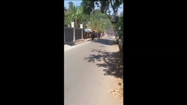 Gritos de pánico en la isla de Lombok (Indonesia) por su tercer seísmo en apenas una semana