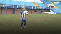 Conoce a la jugadora de fútbol  de 10 años que esta enseñando a los niños como se hace