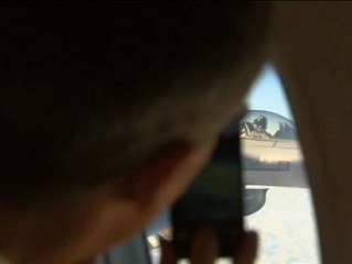 El Secretario General de la OTAN escoltado por dos F-16