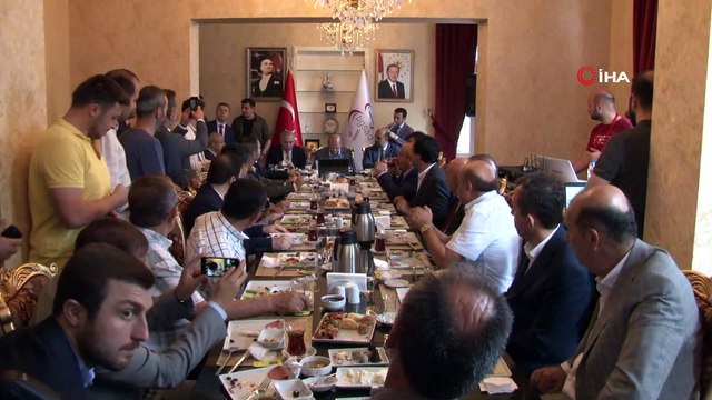 İçişleri Bakanı Süleyman Soylu, tekstil esnafıyla kahvaltıda bir araya geldi