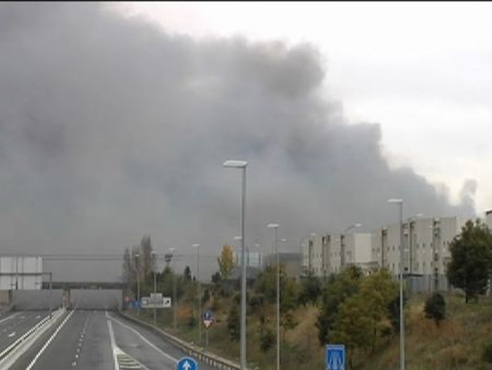 Un incendio arrasa la fábrica de Campofrío en Burgos