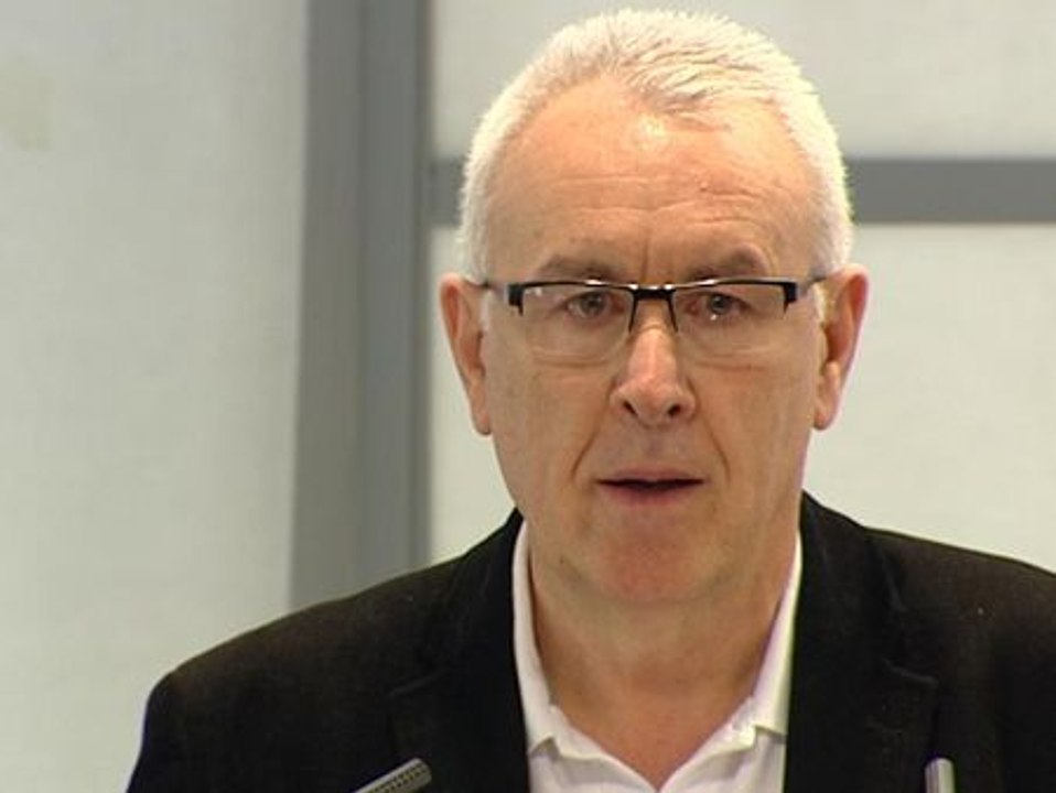 Cayo Lara anuncia entre lágrimas que no se presentará a las primarias de IU