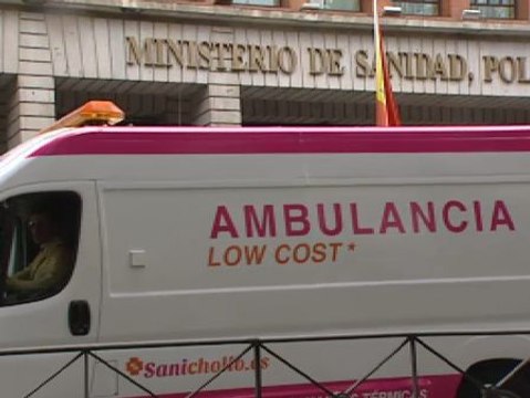 Original protesta contra los recortes frente al Ministerio de Sanidad