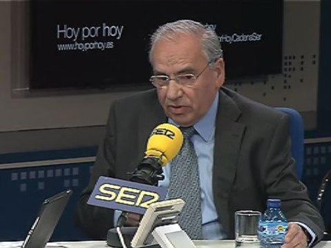 Alfonso Guerra cree que Mas no puede seguir al frente de la Generalitat