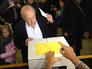 Jordi Pujol vota en el instituto Montserrat de Barcelona
