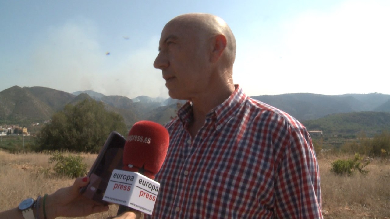 Vecinos de Llutxent dicen que el fuego está controlado