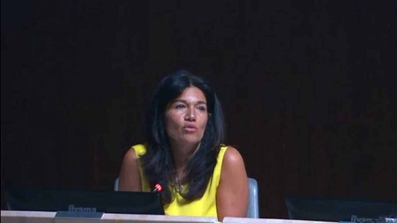 Samia GHALI évoque les combats de chiens dangereux dans les parcs marseillais