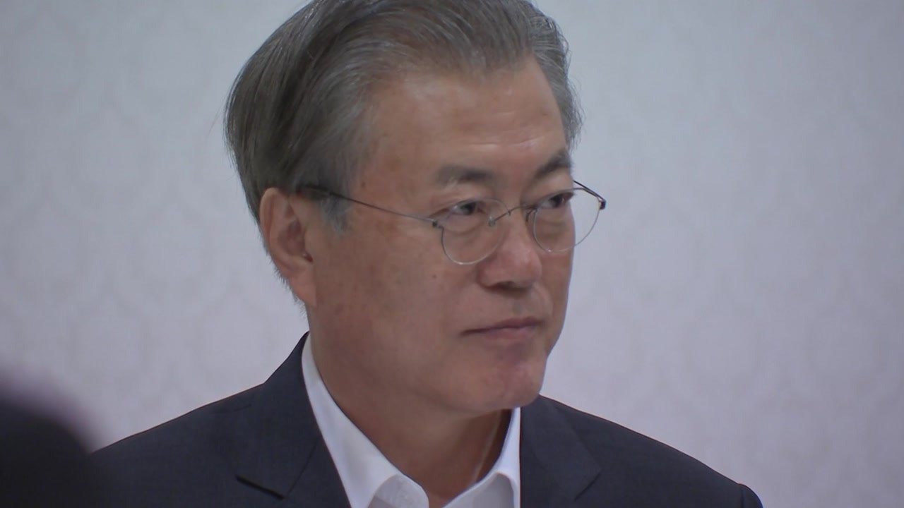 문 대통령 "北 어선 포착·경계 못한 것 철저히 점검" / YTN