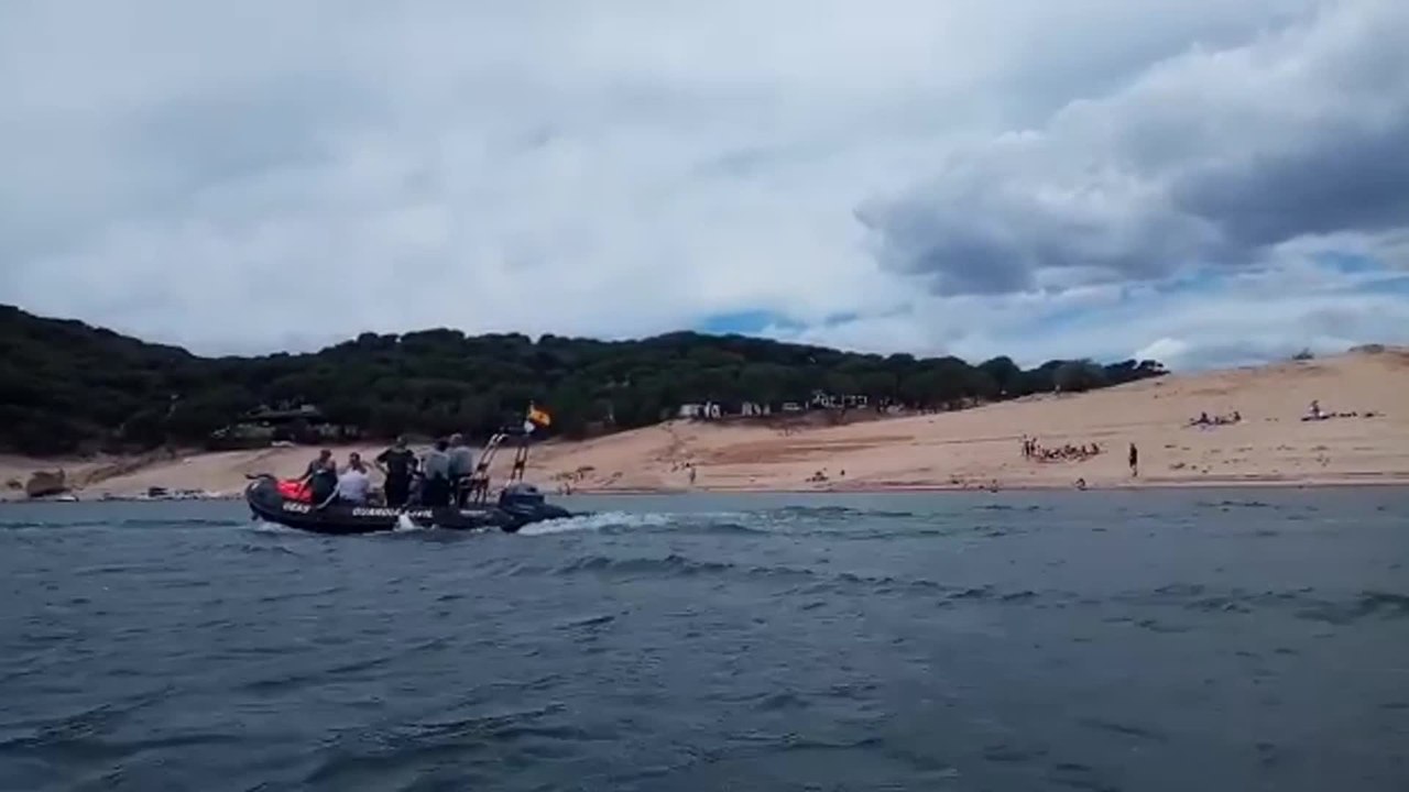 Patrullera de la Guardia Civil en el pantano de San Juan