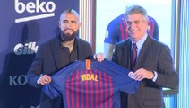 El FC Barcelona presenta a Arturo Vidal
