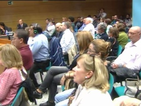 El alcalde de Collado Villalba abre el pleno con abucheos y gritos de dimisión
