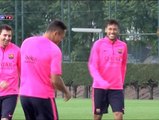 Buen ambiente en el entrenamiento del Barça
