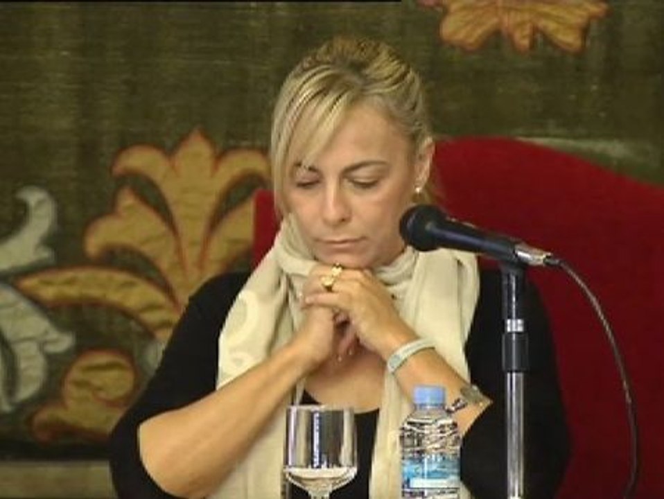 La alcaldesa de Alicante al portavoz municipal de IU: "La muerta viviente huele mejor que usted"