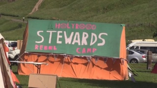 Ecologistas escoceses acampan ante el Parlamento para salvar al planeta