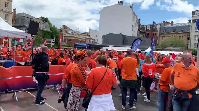Gran Ambiente en la Fan Zone Holandesa Antes de Medirse a Canadá