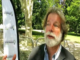 Le créateur Igor Ustinov présente ses maisons en plastique révolutionnaires