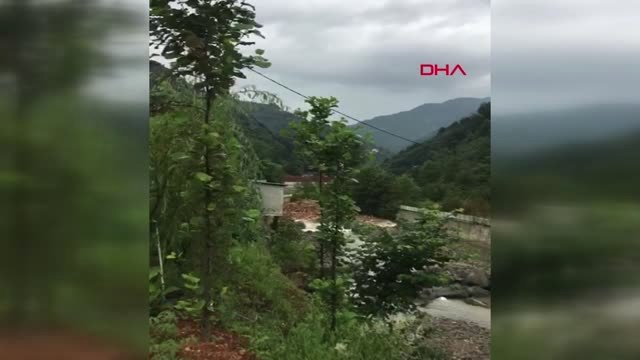 TRABZON YOMRA'DA SEL DERELER TAŞTI, YOLLAR KAPANDI-EK