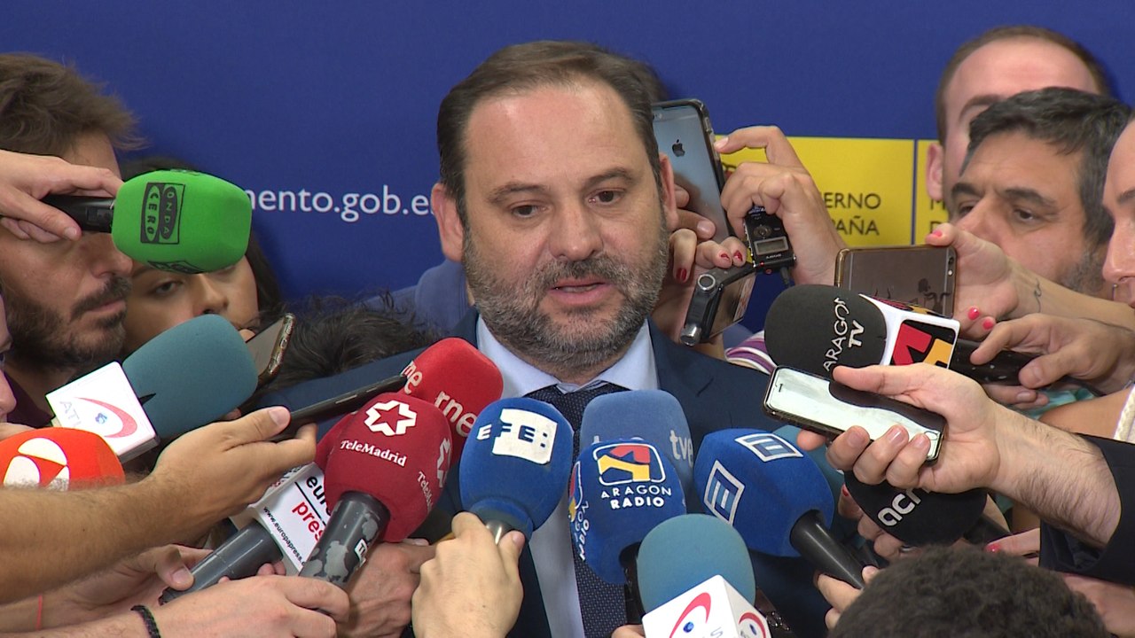 Ábalos no consigue el traspaso total de VTC a todas las CC.AA.