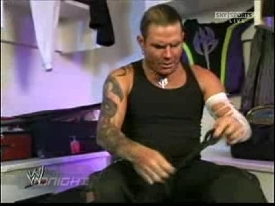 jeff hardy getting ready to face randy orton