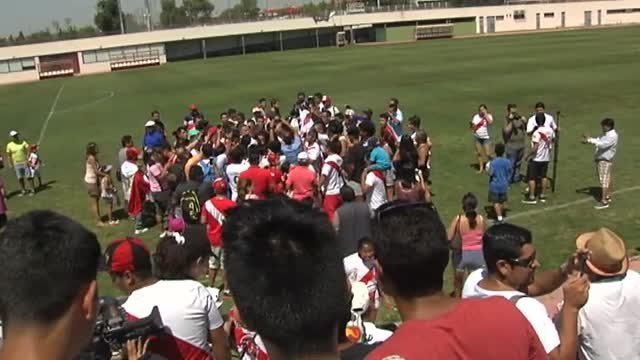 Advíncula: Me siento en casa. Estoy contento de estar aquí