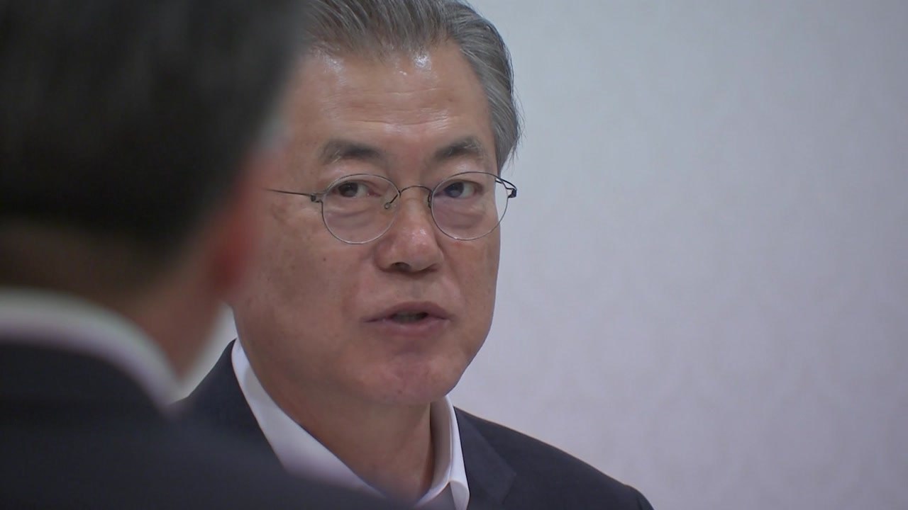 문 대통령 '北 목선' 회의 주재..."포착 못한 점 철저 점검" / YTN