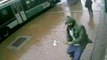 Un hombre ataca a dos policías con un hacha en Nueva York