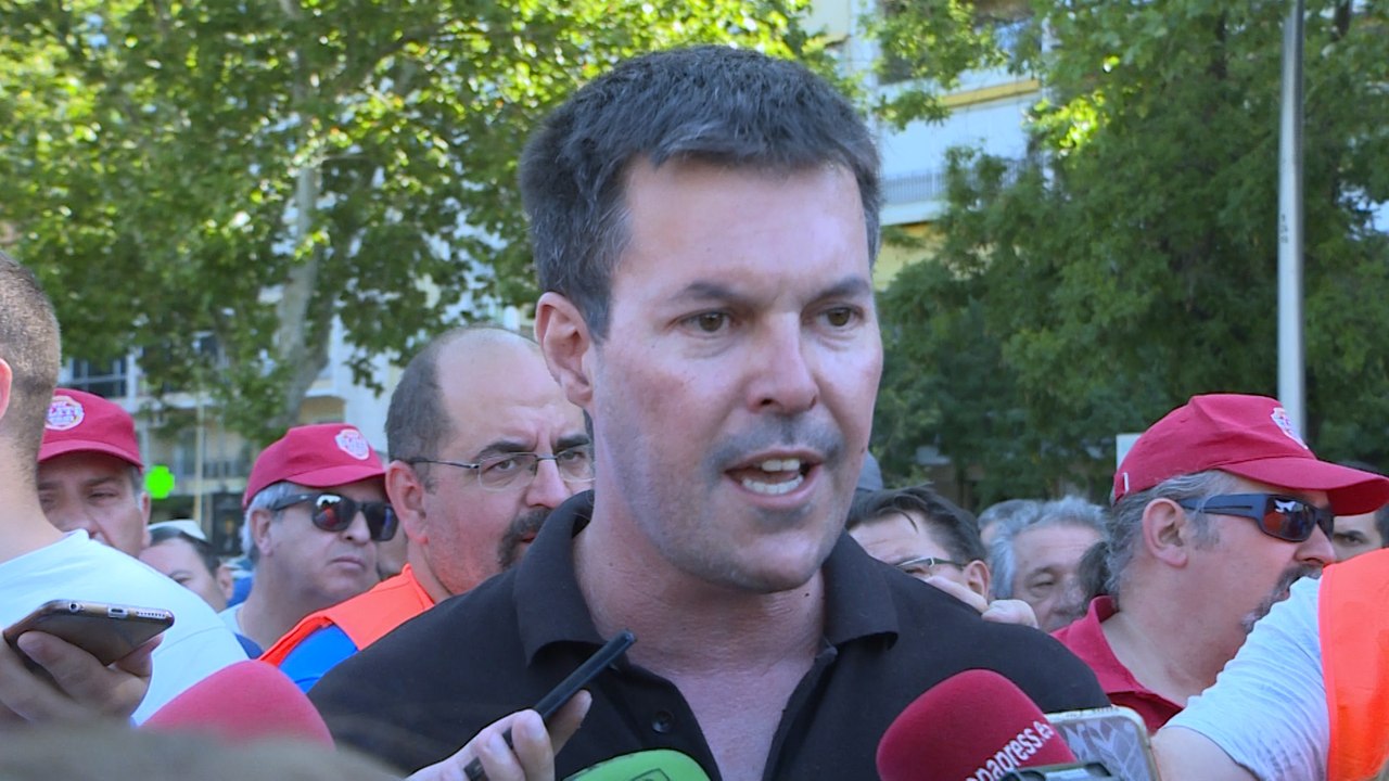 Taxistas en huelga con "fuerza" pero "cansados" de la situación