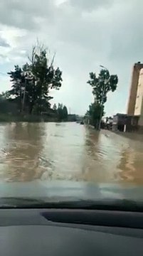 Skenderaj bëhet me “liqen”, gjendje e vështirë pas reshjeve të shiut