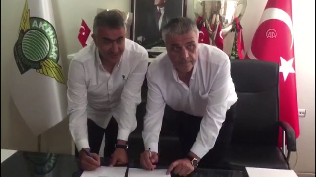 Akhisarspor, Mehmet Altıparmak ile sözleşme imzaladı - MANİSA