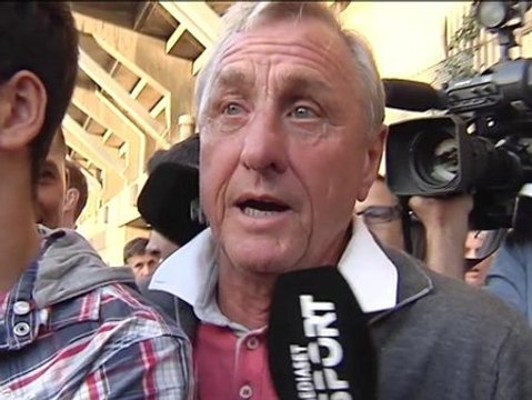 Cruyff dice que la orden de prisión para Nuñez ensucia la imagen del FC Barcelona