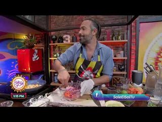 Cocina de solteros: ¡Charlie prepara pescado al ajillo! | Sale el Sol