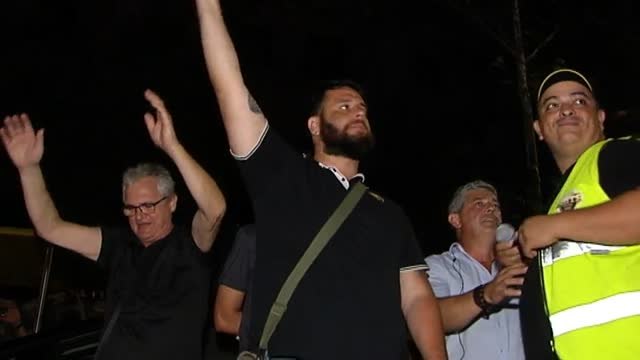 Los taxistas de Barcelona aprueban en asamblea continuar con la huelga indefinida