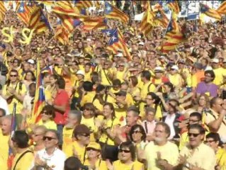 Скачать видео: Los independentistas exigen a Mas que convoque elecciones cuanto antes