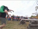 Excéntrica carrera con la esposa a cuestas