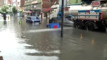 Karabük'te sağanak yağış sonrası sel...Ev ve iş yerlerini su bastı, yollar göle döndü, sürücüler zor anlar yaşadı