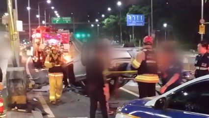 서울 이수 고가차도 진입로서 택시 전복...2명 경상 / YTN