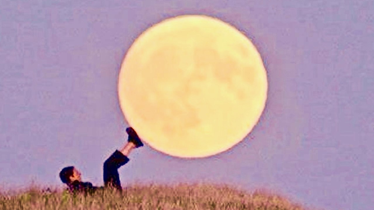 How Our Moon Becomes A "Supermoon"