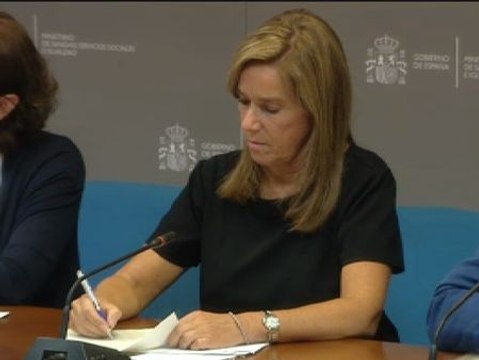 Los grupos piden la comparecencia de Ana Mato