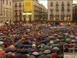 Manifestaciones ante los Ayuntamientos catalanes en defensa de la consulta